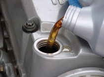 Как заменить масло в автомобиле?